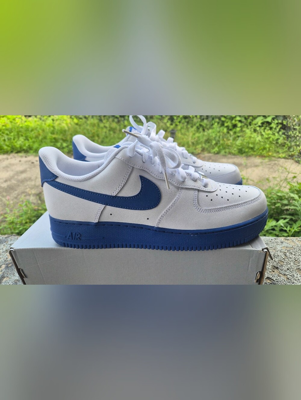 Mens Nike Air Force 1 White & RoyalBlue Low-Top Size 11. New In Box.
